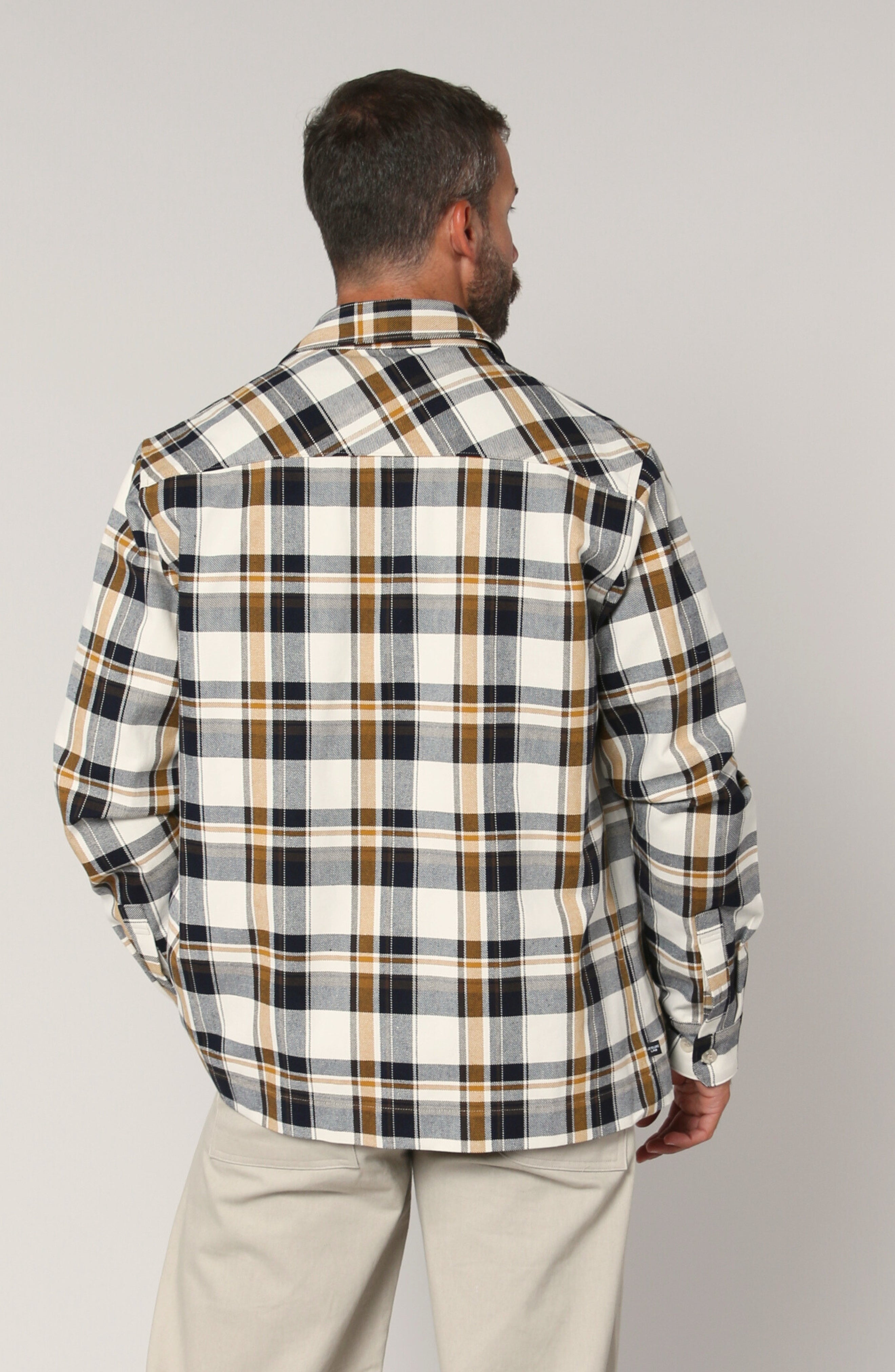 OUTLANDER BUTTON UP