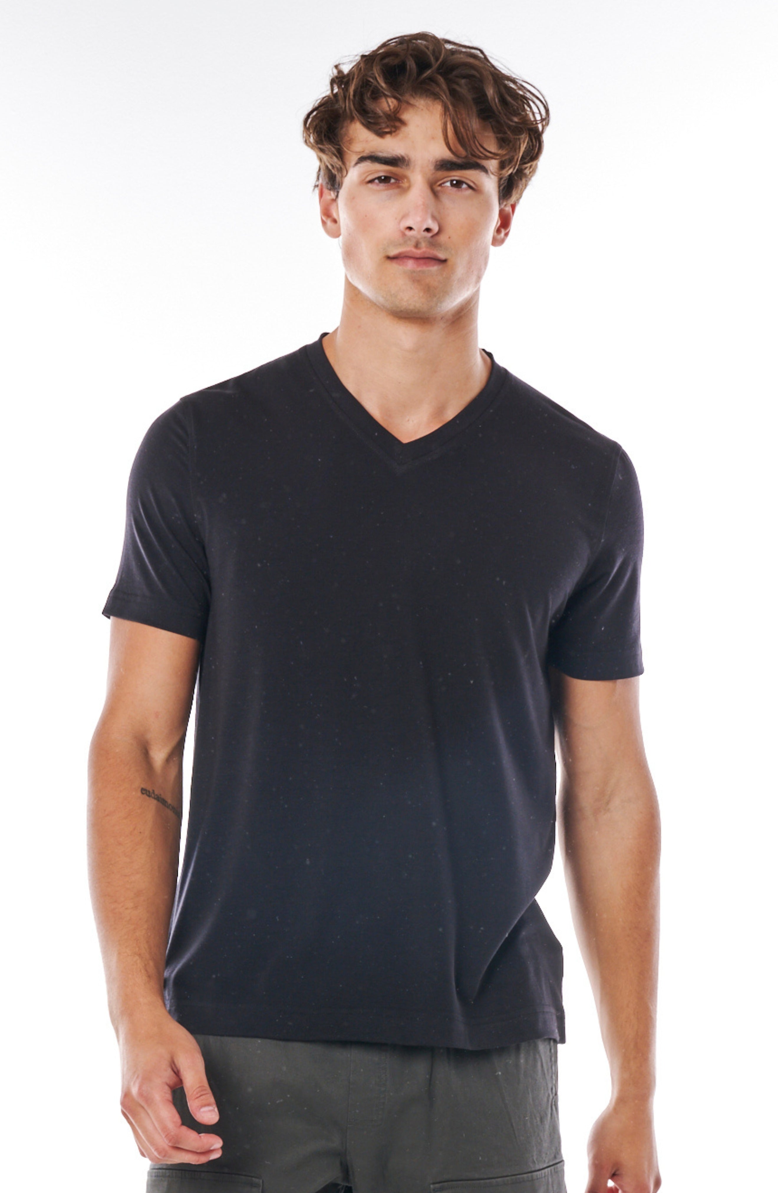 EVERYDAY V-NECK