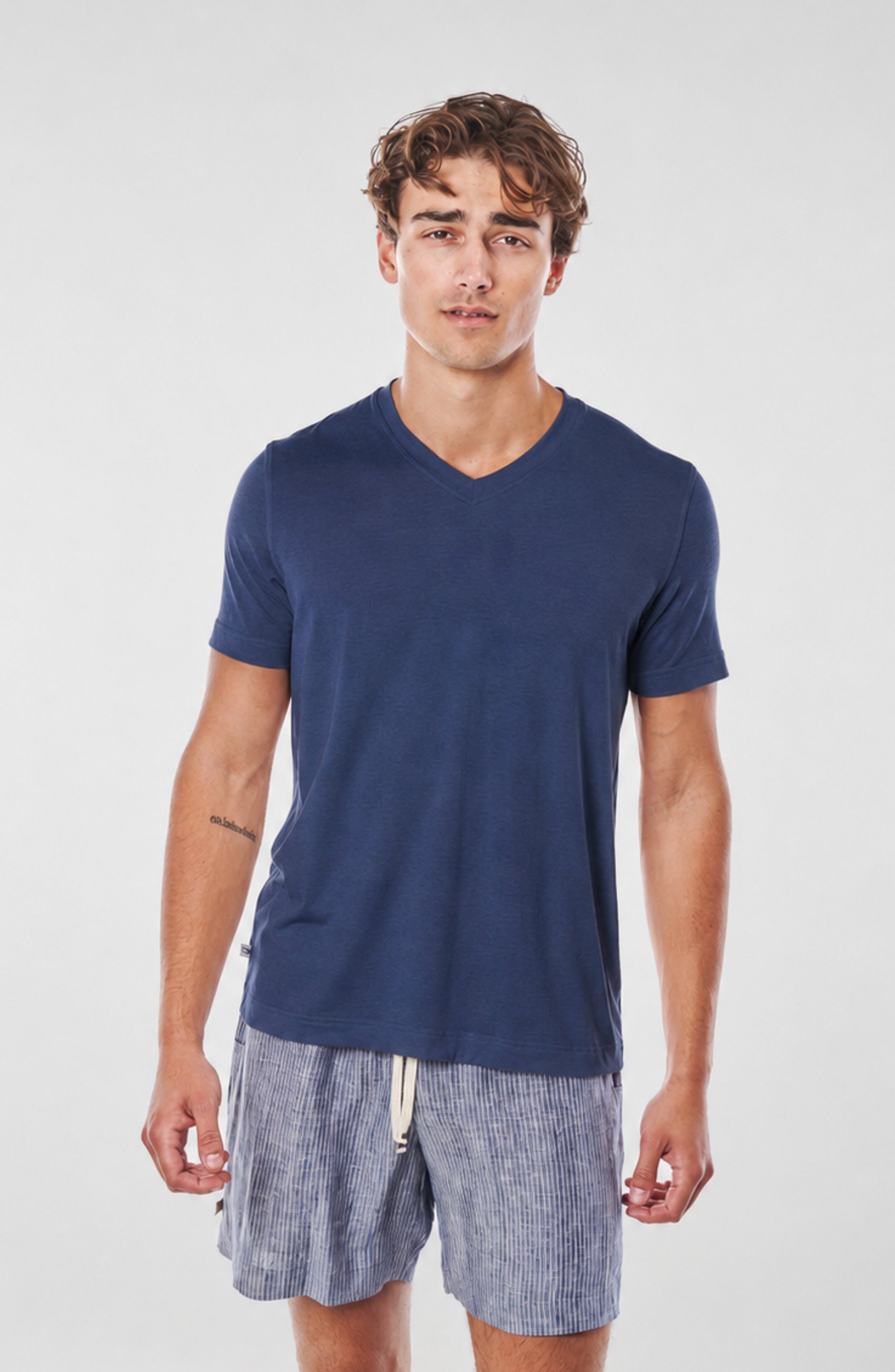EVERYDAY V-NECK