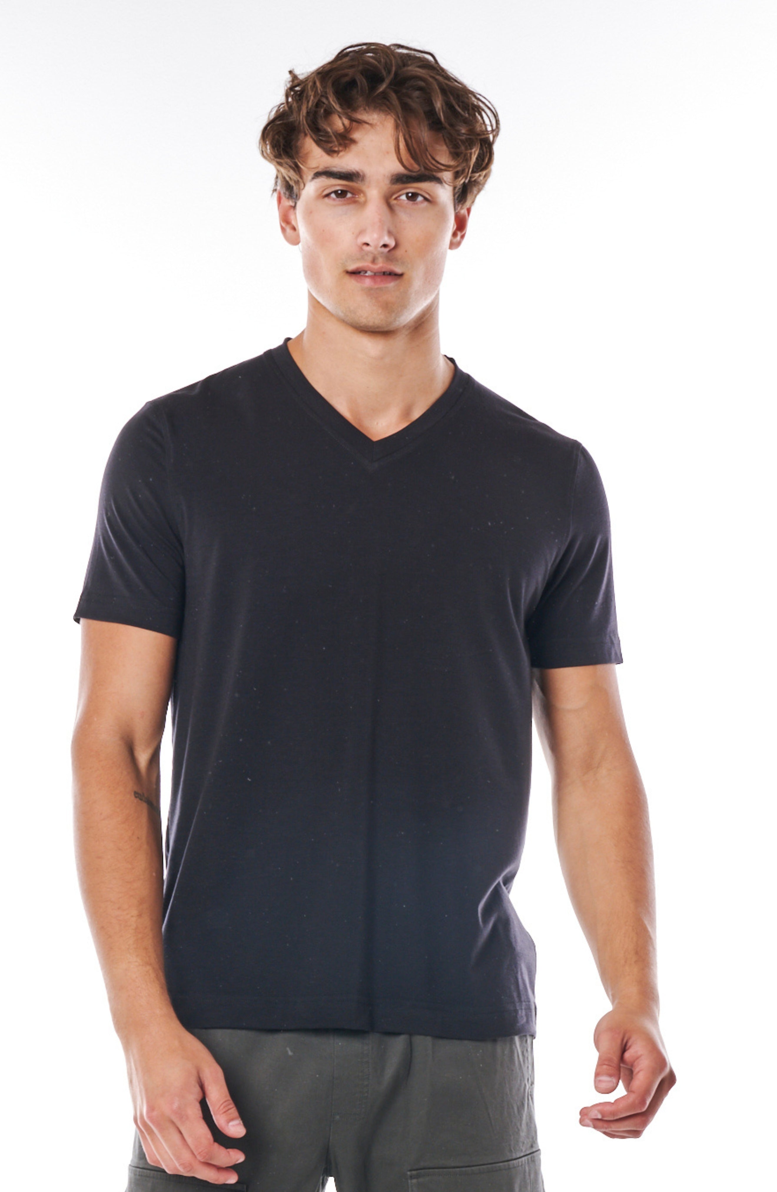 EVERYDAY V-NECK