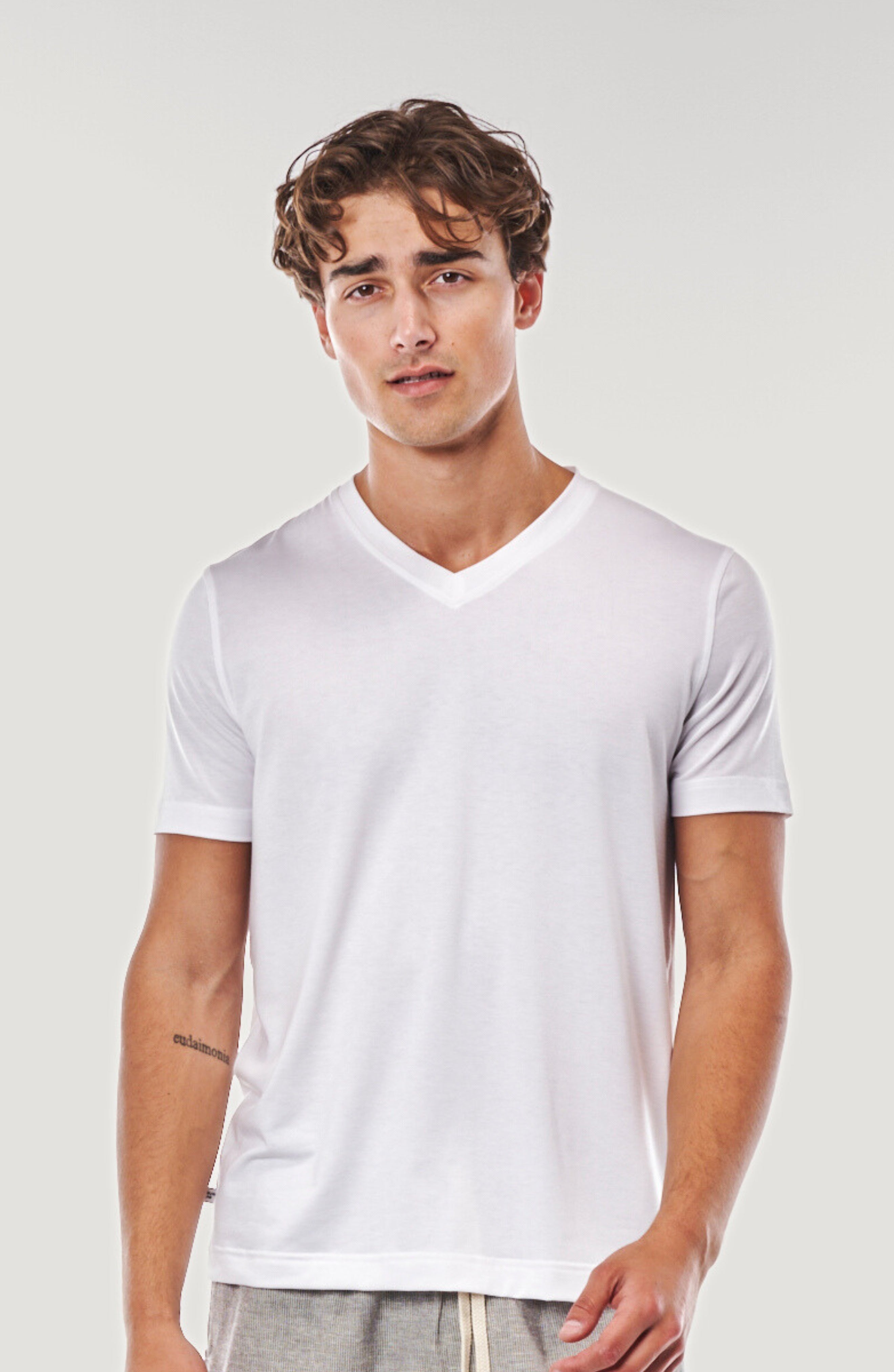 EVERYDAY V-NECK