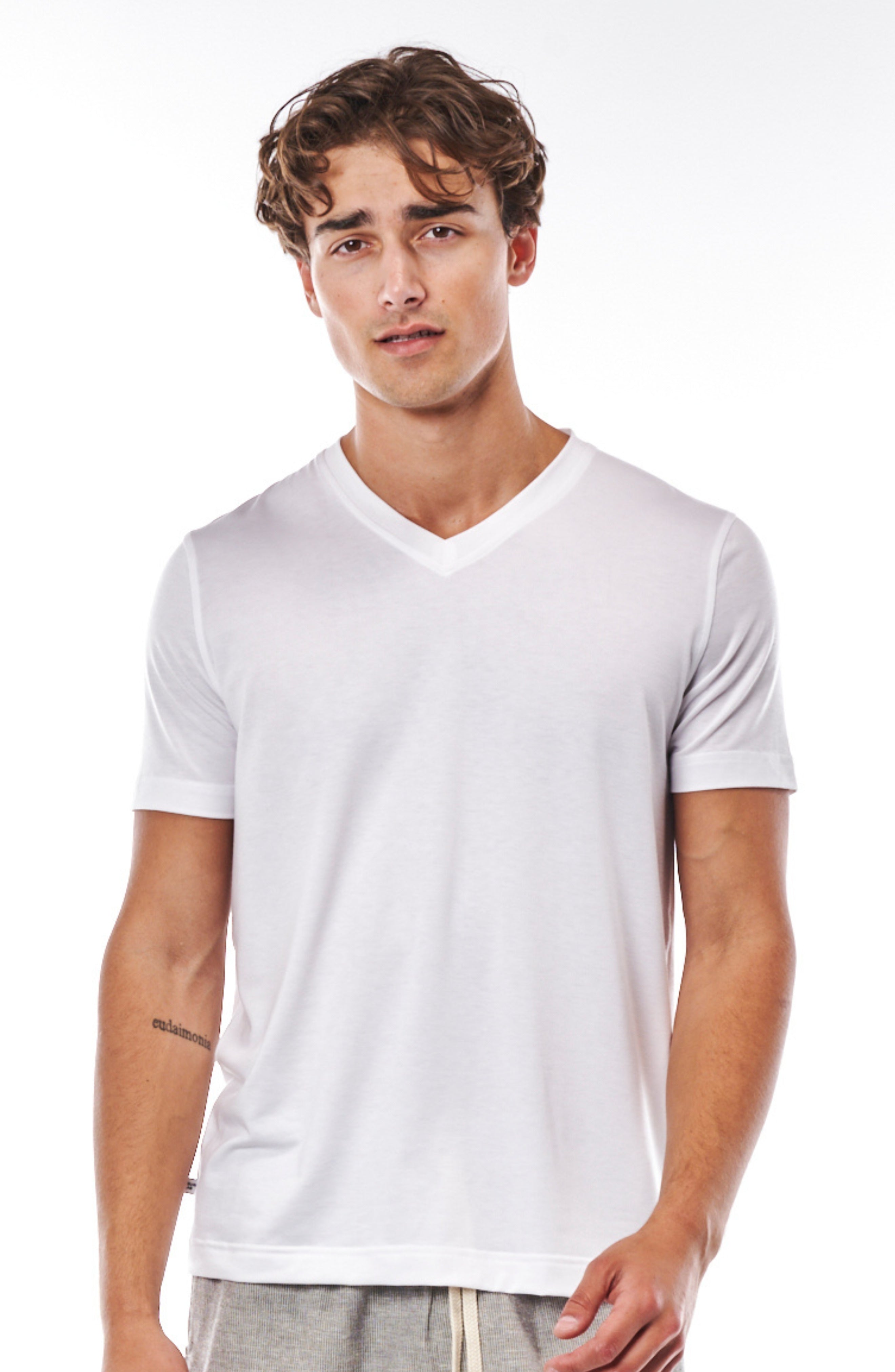 EVERYDAY V-NECK