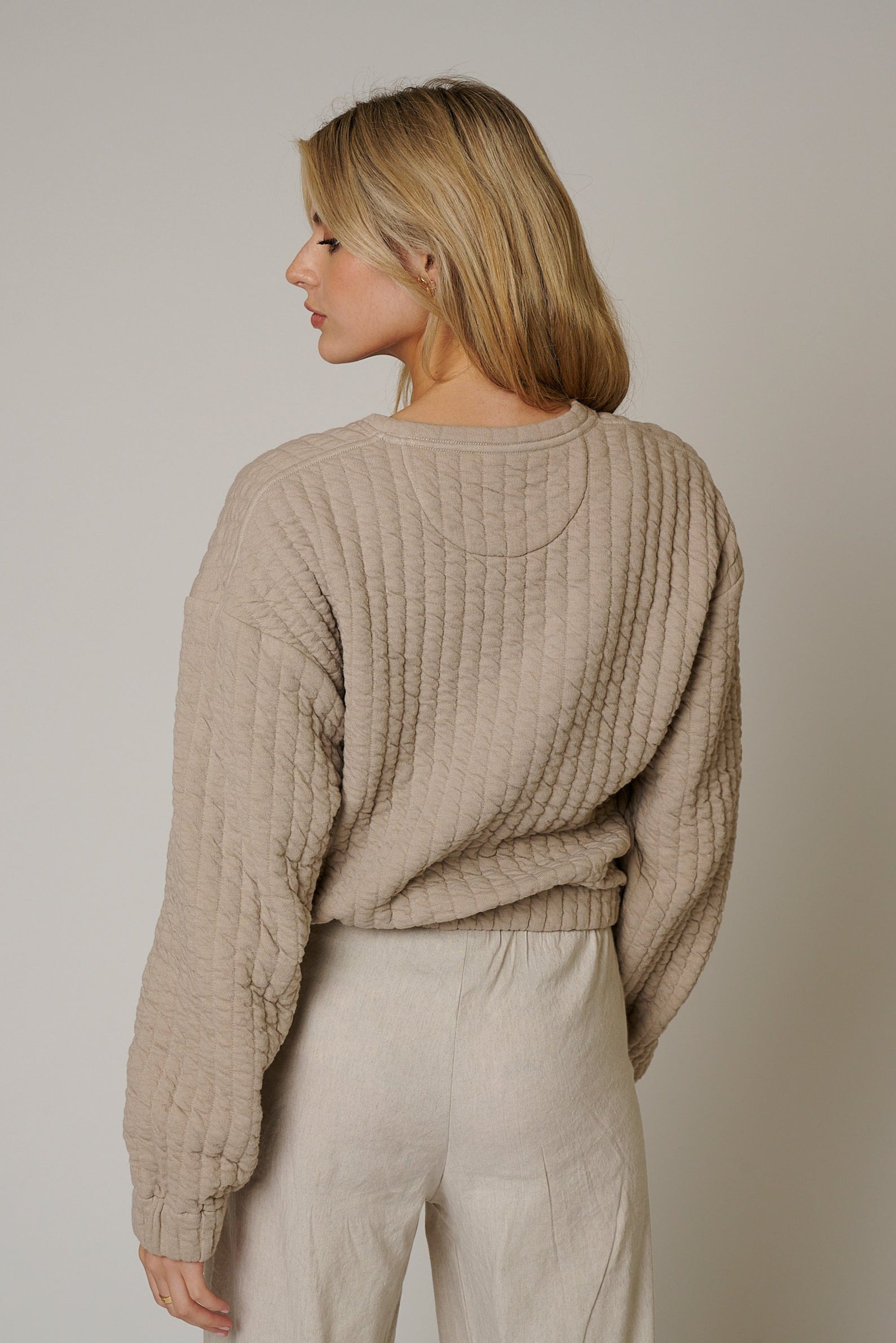 WOMENS QUILT CREWNECK SWEATER