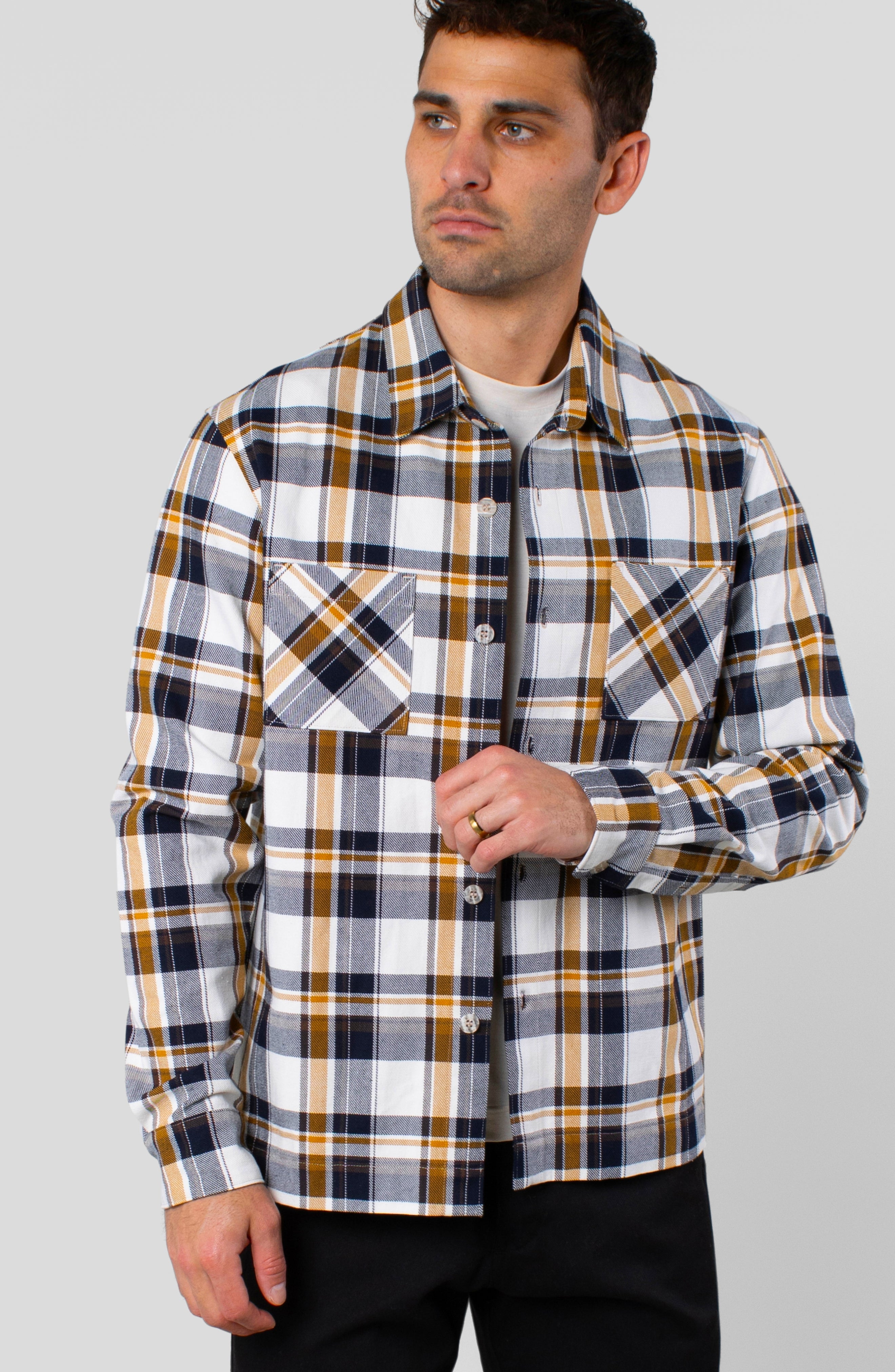 OUTLANDER BUTTON UP