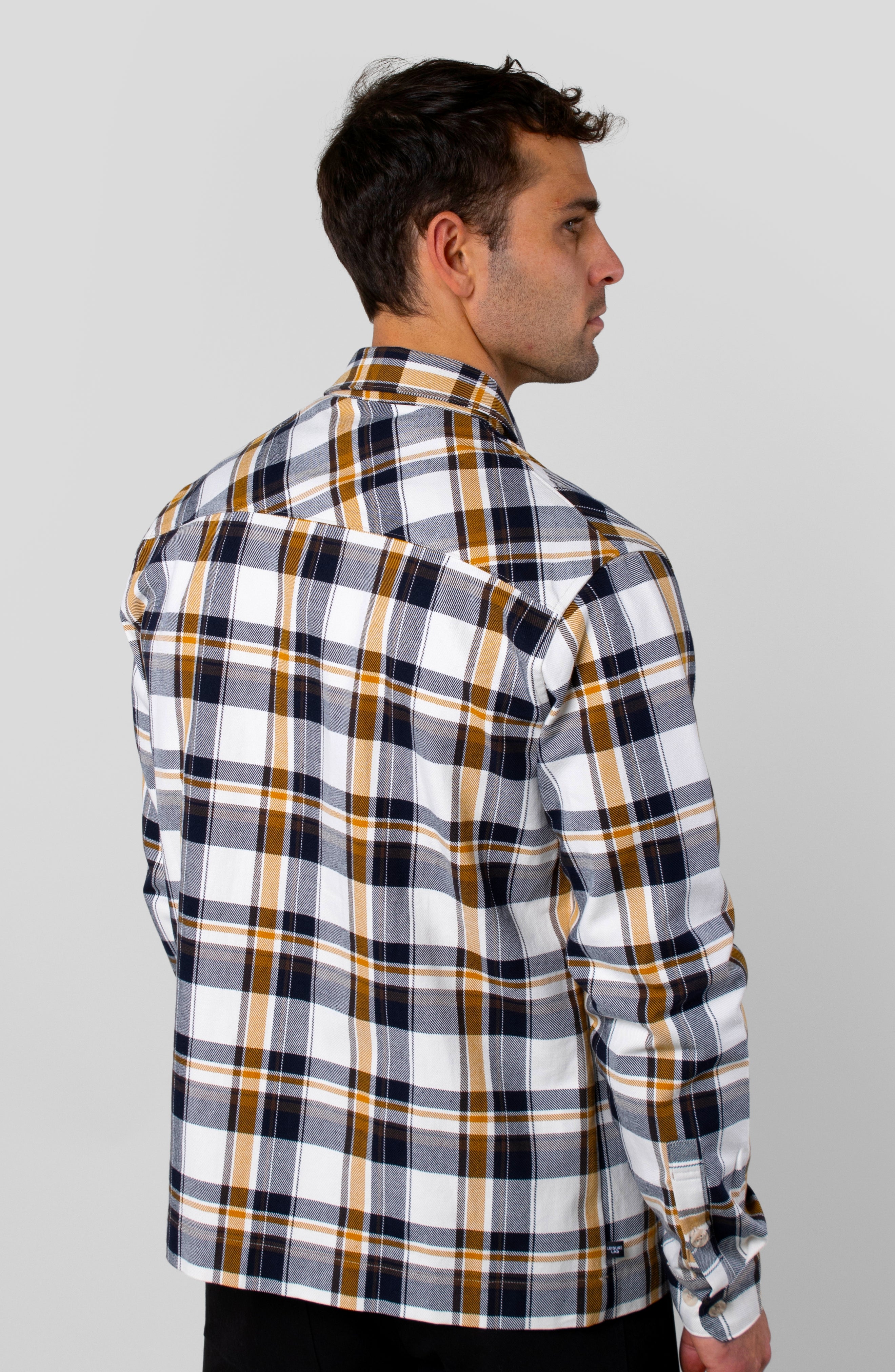 OUTLANDER BUTTON UP