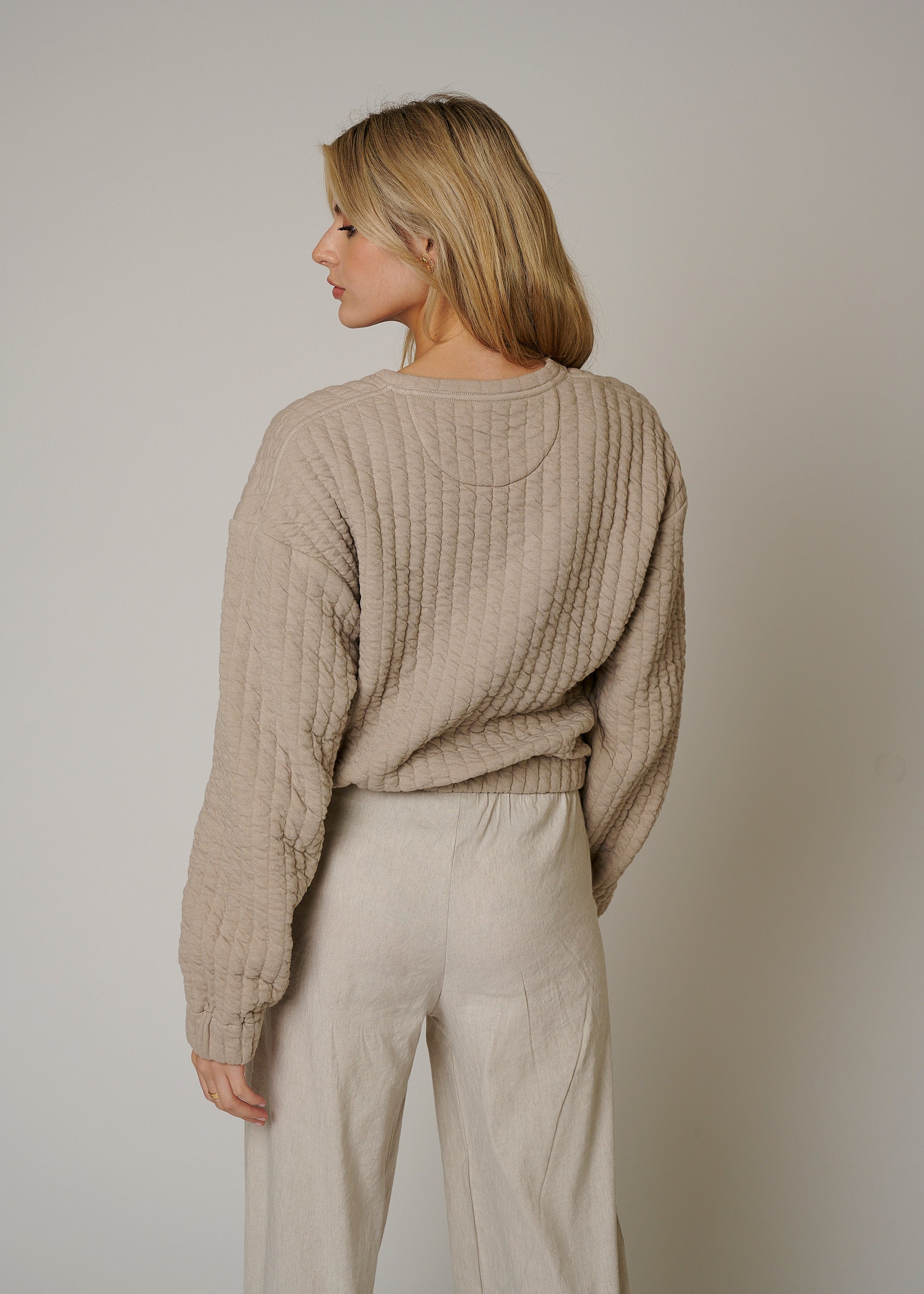 WOMEN QUILT CREWNECK SWEATER