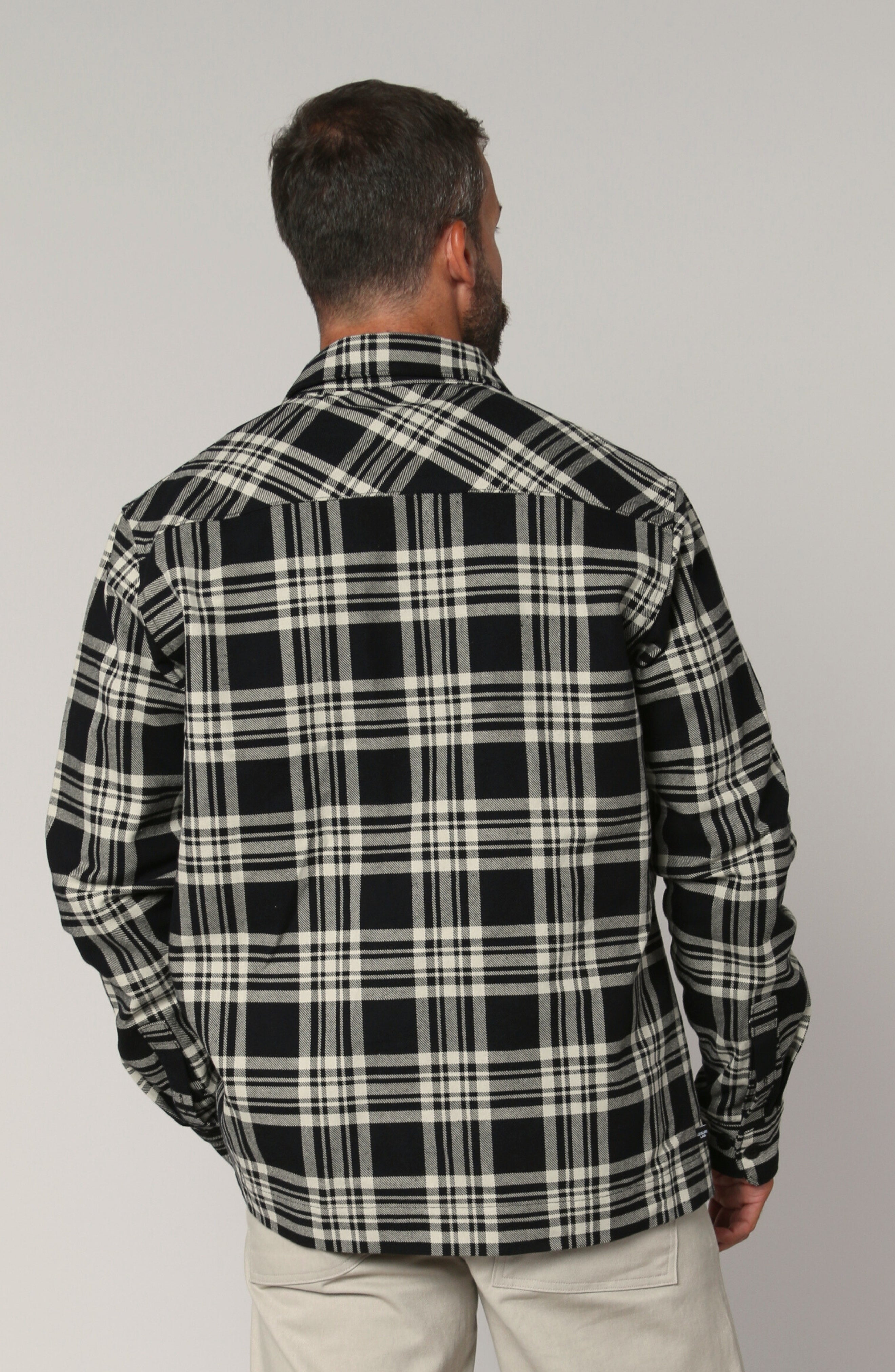 OUTLANDER BUTTON UP