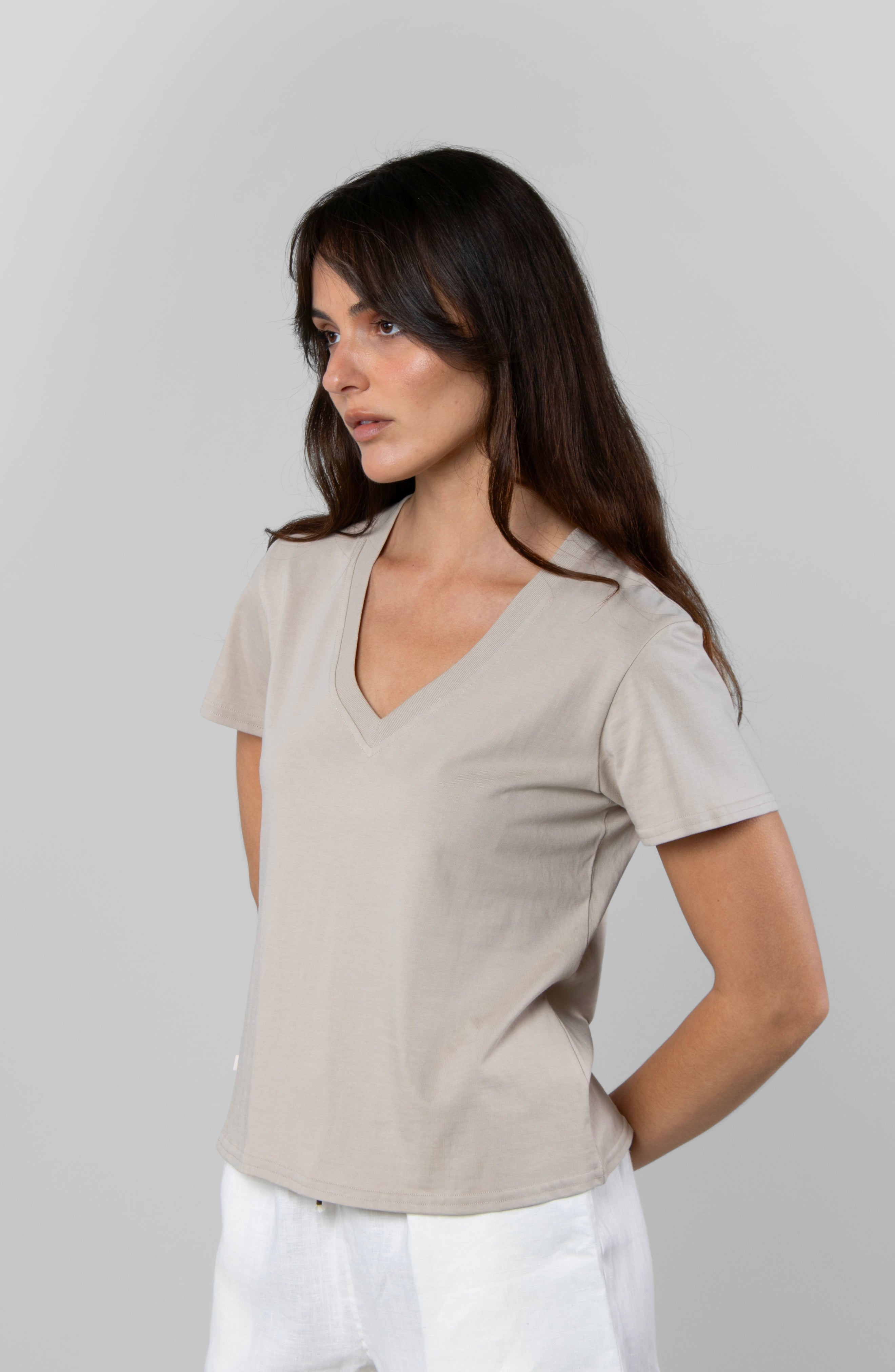 SUPIMA V-NECK