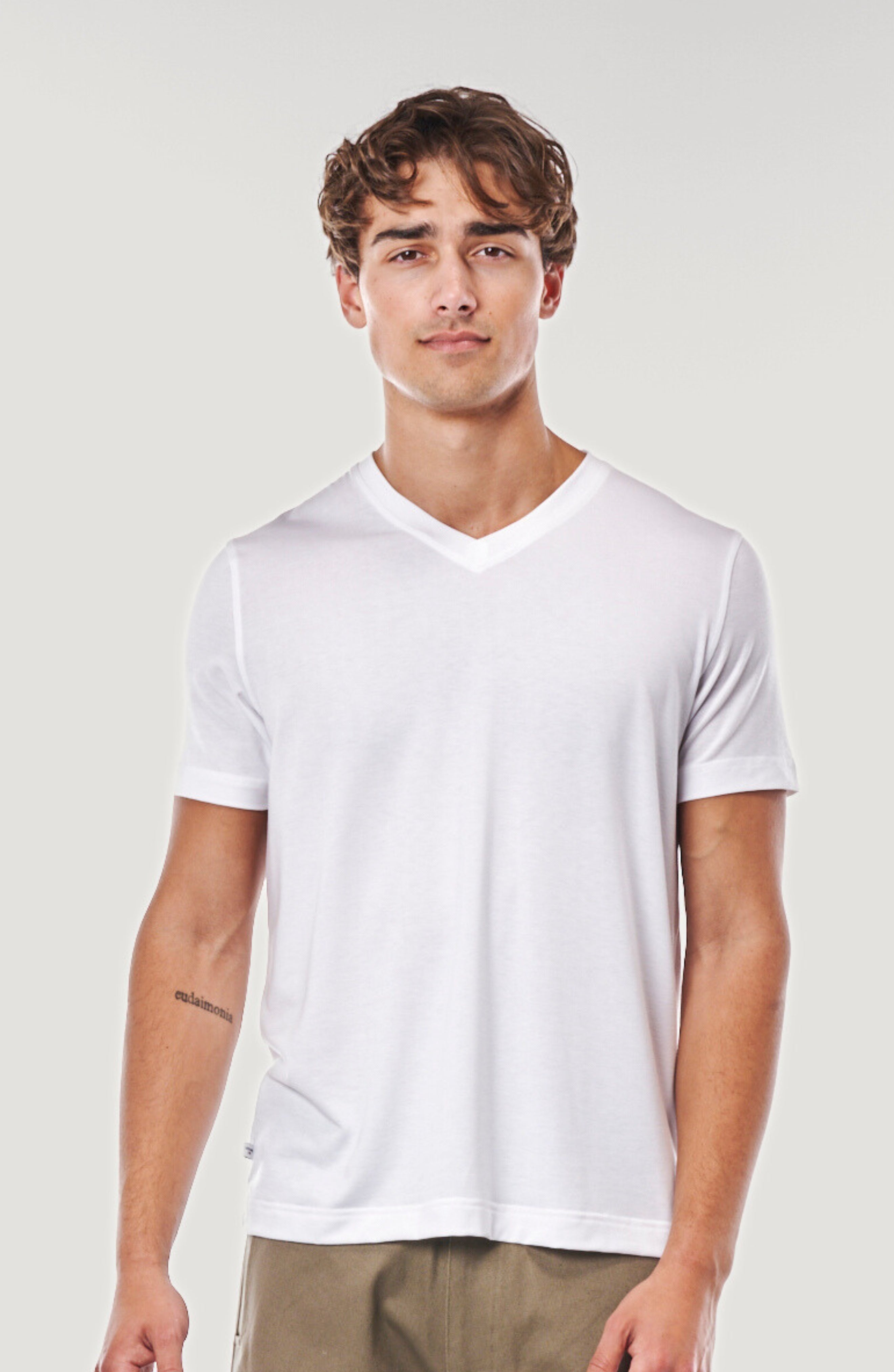 EVERYDAY V-NECK