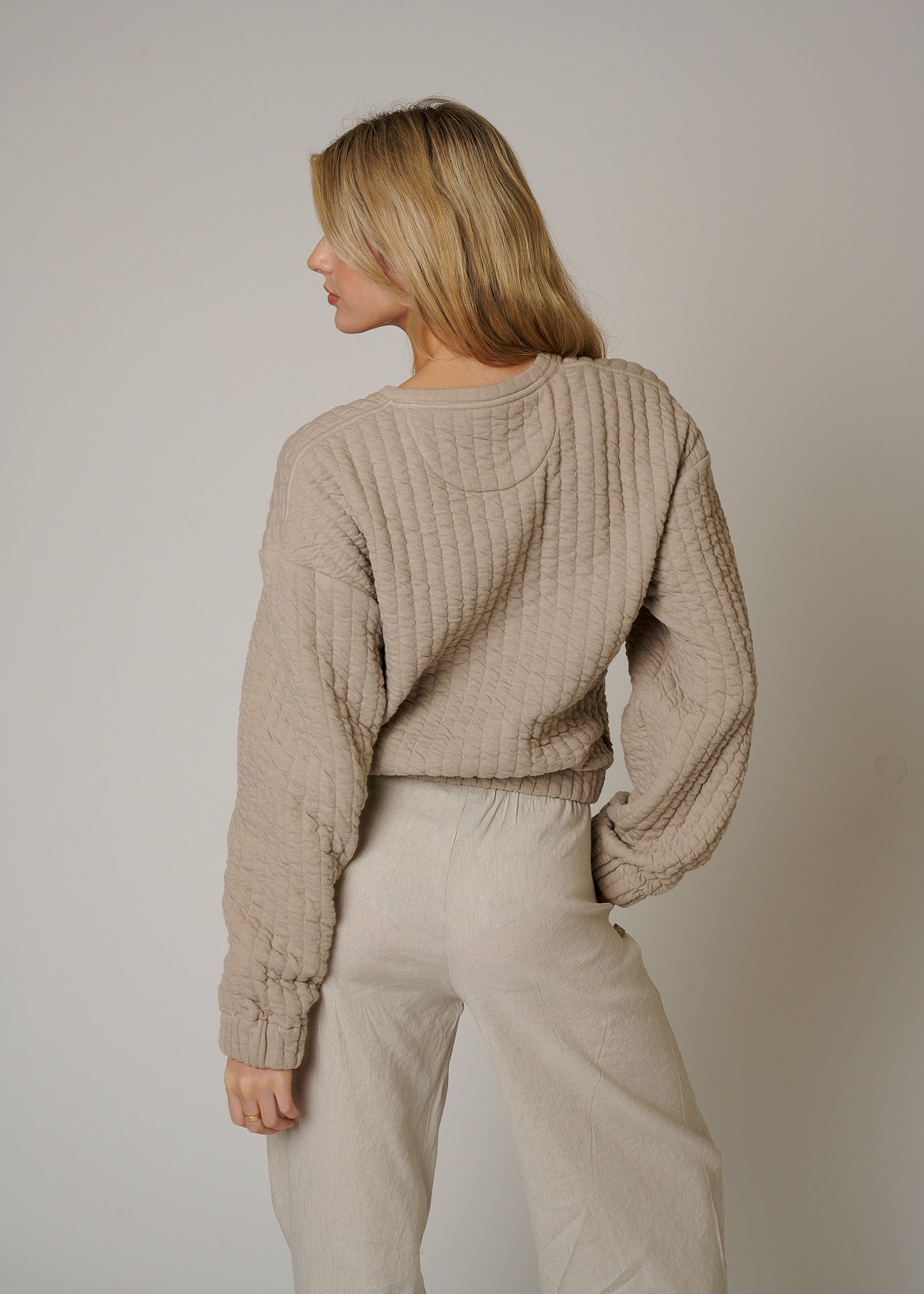 WOMEN QUILT CREWNECK SWEATER